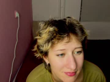 adellqueen live cams all day