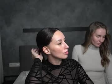 lipped_witch live cams all day