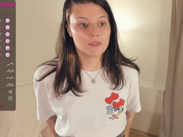 florra_loves live cams all day